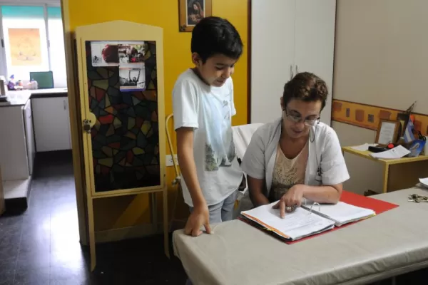 Sufre una enfermedad rara y quiere ser médico o bioquímico para investigarla