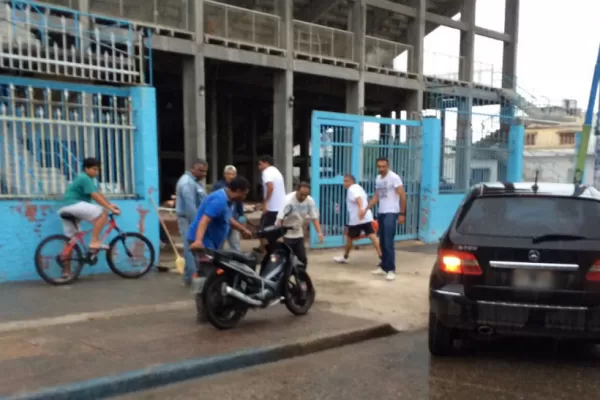 Azconzábal protagonizó un accidente con su auto