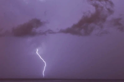 Murió alcanzado por un rayo mientras caminaba por la calle