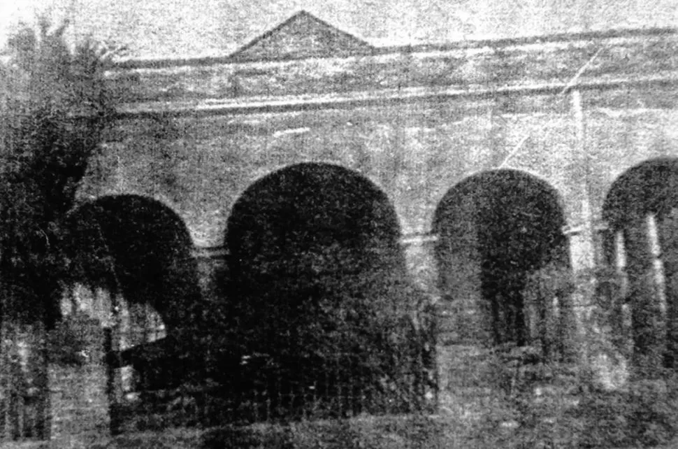 SANTA BÁRBARA. La borrosa fotografía muestra el aspecto que tenía, a fines del siglo XIX, la casa del jesuita Villafañe en la Finca Santa Bárbara. la gaceta / archivo