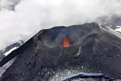 El volcán Villarrica volvió a la calma, pero se mantiene la alerta