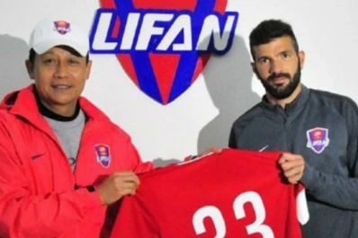 Gigliotti fue presentado en China: usará la '33' de Chongqing Lifan