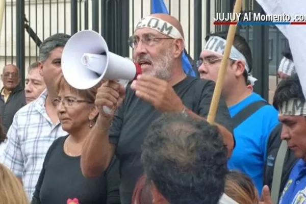 El Perro Santillán amenaza con sitiar Jujuy si descuentan días de paro a los municipales