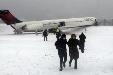 Patinaje sobre hielo de un avión en Laguardia