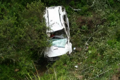 El Mollar: murió un hombre al desbarrancarse con su camioneta