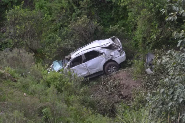 Un conocido abogado murió al caer su camioneta a un barranco en El Mollar