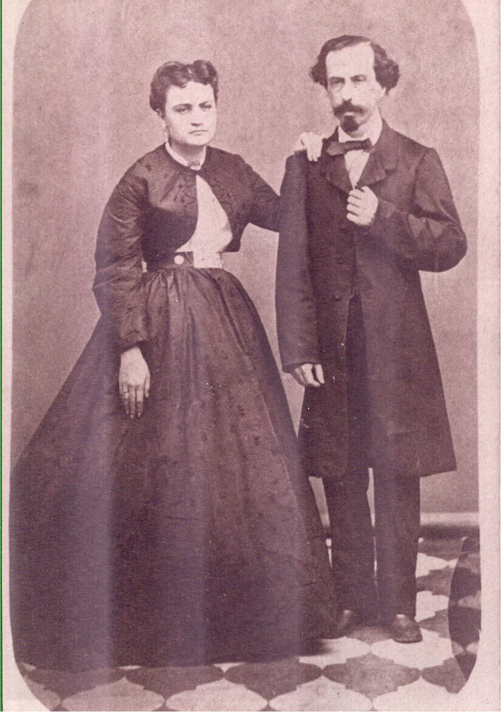 GERÓNIMO CORTÉS. El destacado maestro del Derecho, en una foto juvenil tomada en Tucumán, con su esposa Agustina Bascary la gaceta / archivo