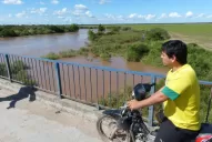Intensa búsqueda del chico llevado por las aguas