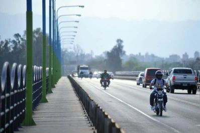 Intentan desbaratar una banda que roba motos a mano armada