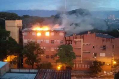 Un incendió afectó el cuarto piso de la Facultad de Ciencias Naturales de la UNT