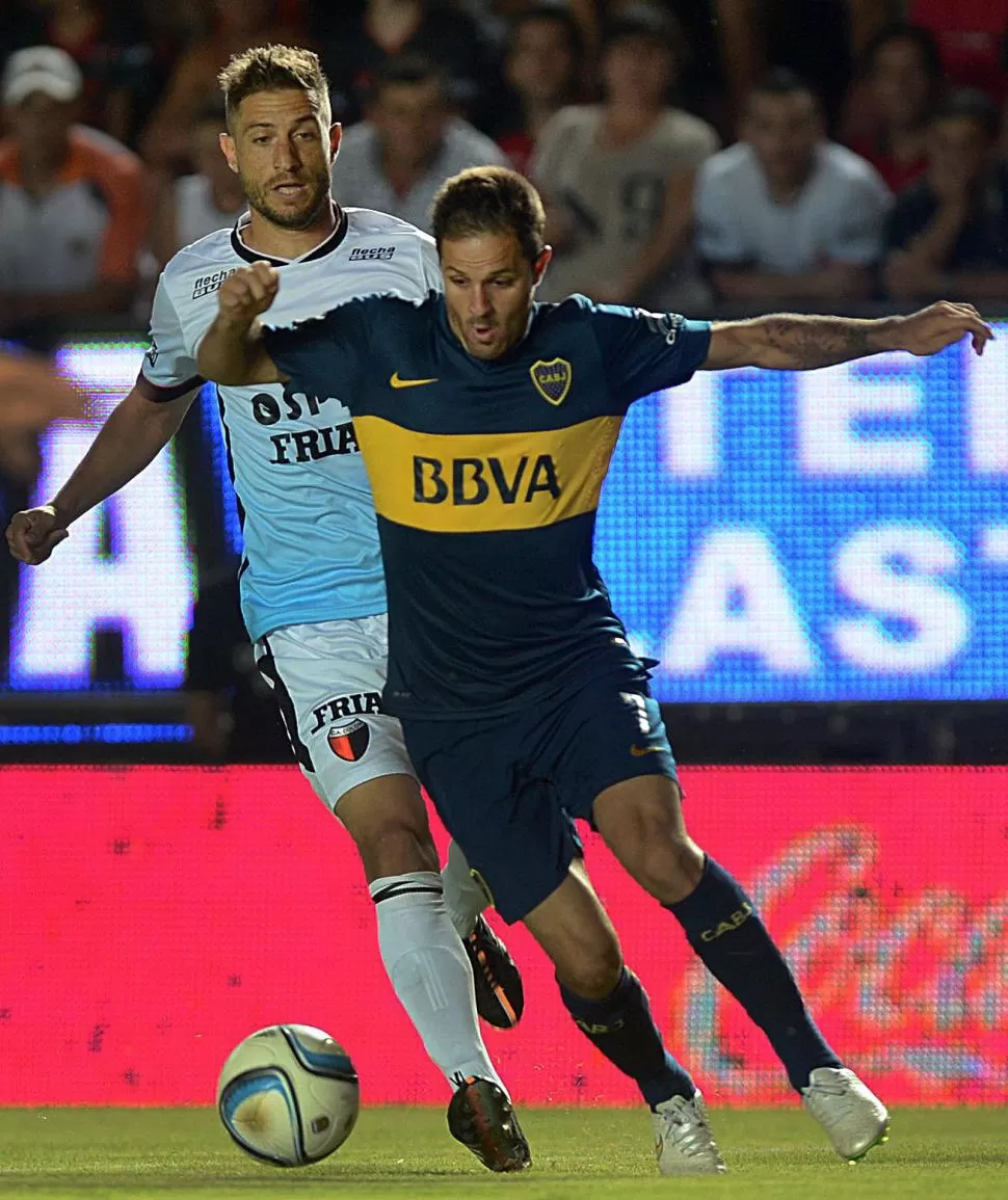 CUMPLIÓ Y MARCÓ. Como ante Temperley, Juan Manuel Martínez anotó el gol de Boca, que esta vez no pudo con Colón. télam