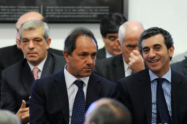 Aseguran que Randazzo “se colgó de las polleras de Cristina”