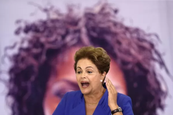 Un discurso de Rousseff generó un cacerolazo en gran parte del país
