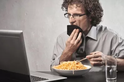 Facebook elimina el estado me siento gordo