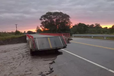 Las aguas se llevaron el paso sobre el río Zerda, en la ruta 307