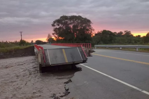 Las aguas se llevaron el paso sobre el río Zerda, en la ruta 307