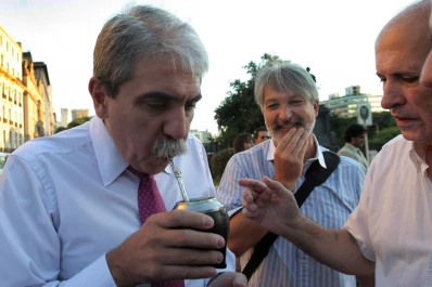 La Presidenta analiza la posibilidad de modificar el impuesto a las Ganancias, dijo Aníbal Fernández