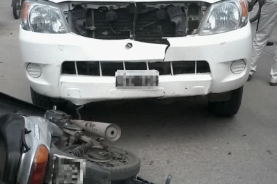Murió una joven por el choque entre una moto y una camioneta