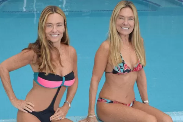 A los 54 años, las Trillizas de Oro derriten la web en bikini