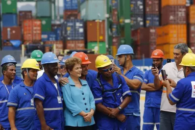 El caso Petrobras pone al borde del abismo a Rousseff