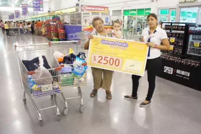 Llenaron los carritos con mercadería en Gómez Pardo