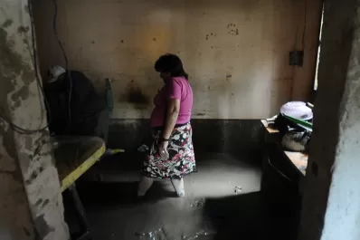 Tras las inundaciones, los afectados tratan de recuperar lo poco que les quedó