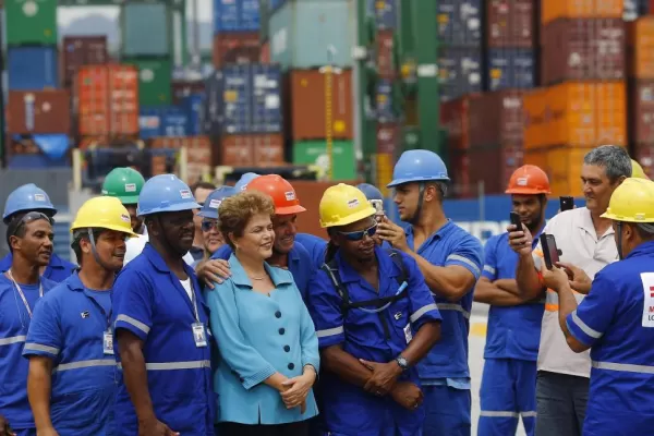 El caso Petrobras pone al borde del abismo a Rousseff