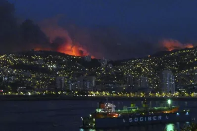 Un incendió alarmó a Valparaíso y ya hay un muerto