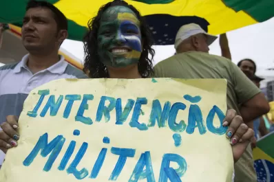 Nostálgicos de la dictadura participan de las protestas contra Dilma Rousseff, en Brasil