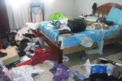 Cinco ladrones maniataron a una familia para robarle