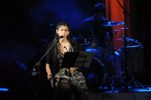 Dos tucumanos subirán a cantar con Serrat