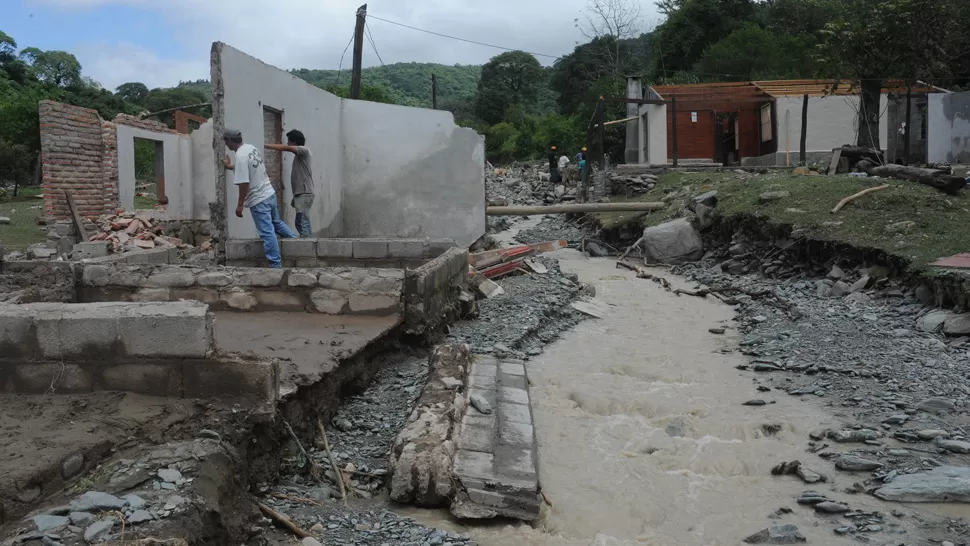 CRECIDA INUSUAL. Decenas de familias perdieron sus casas en Raco por las inundaciones. ARCHIVO LA GACETA / FOTO DE ANTONIO FERRONI