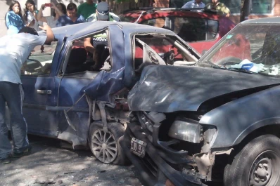 Cuatro vehículos chocaron en avenida Sarmiento al 200