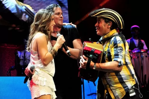 Sole va del pop al folclore mexicano en “Vivir es hoy”
