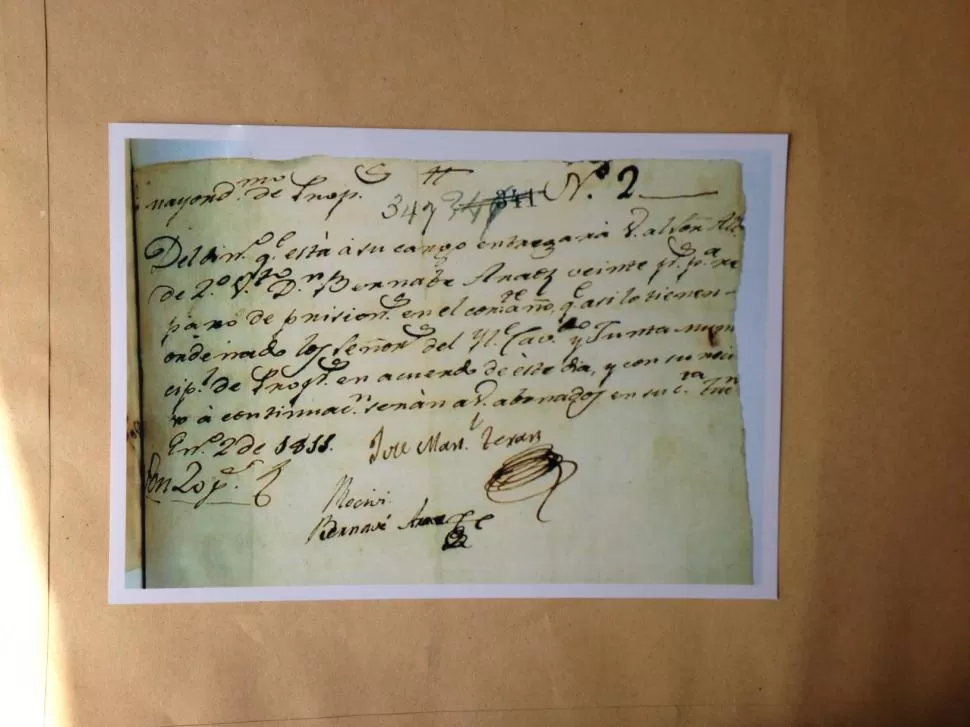 BERNABÉ ARÁOZ. Firma del gran adversario de López, junto a la del tesorero José Manuel Terán, en un documento.  la gaceta / archivo
