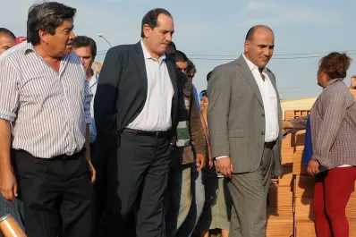 Alperovich garantizó los sueldos para los municipios