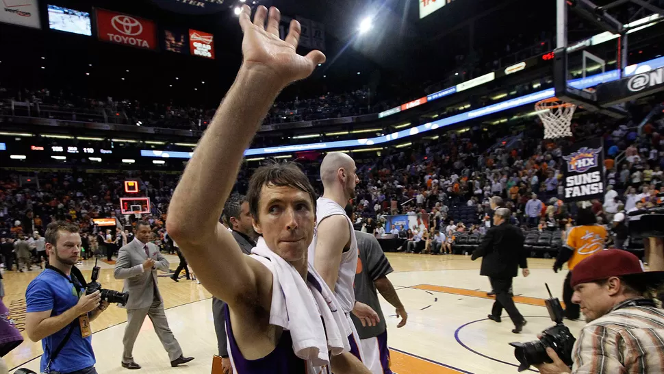 LA DESPEDIDA. Nash es ídolo de Phoenix Suns, donde jugó hasta 2012. ARCHIVO