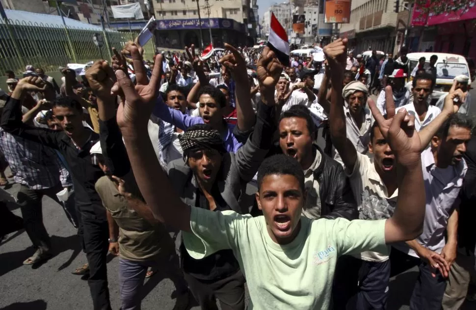 PROTESTAS. Aunque los hutíes controlan parte de Yemen, en varias ciudades del país, la población los rechaza. reuters