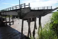 Cayó al río Lules y murió, al intentar cruzar el puente destruido de la ruta 301