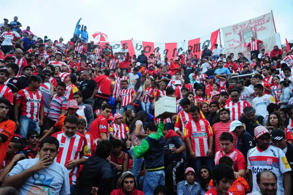 COLMADO. El estadio de La Ciudadela estuvo repleto de hinchas de San Martín. Los “cuervos” no pudieron asistir. la gaceta / foto de diego aráoz