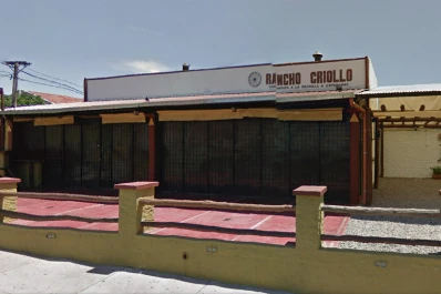 Una banda motorizada robó una parrillada en Laprida al 1100