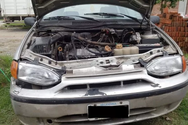 Destrozó su auto en una zanja en Yerba Buena