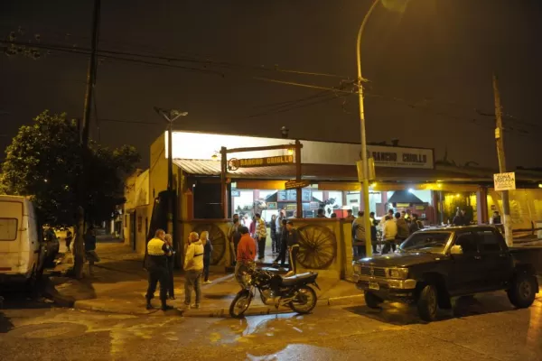 Encañonaron a clientes y empleados de una parrillada