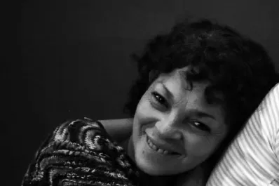 Sosteniendo el legado del escenario y la memoria