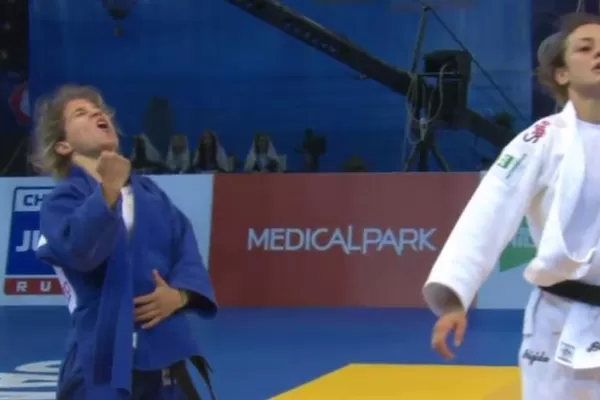 Paula Pareto también se bañó en oro en Turquía