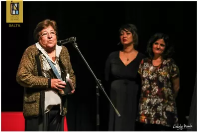 Un nudo en la garganta en el homenaje a los teatristas