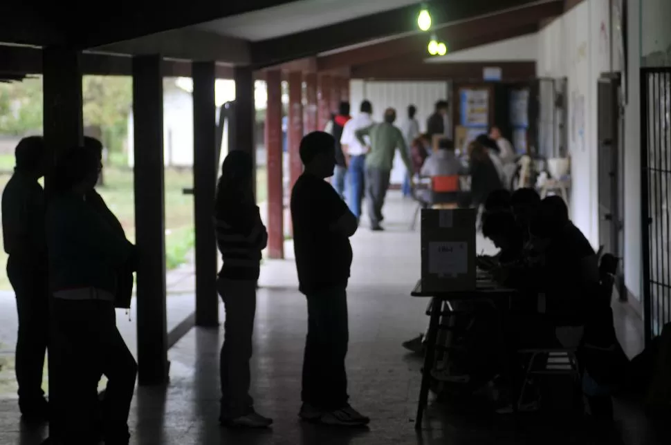 FRANJA ETARIA. Los especialistas de Poliarquía encuestaron a más de 1.000 tucumanos de toda la provincia, con la edad constitucional para votar. la gaceta / foto de osvaldo ripoll