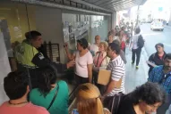 Pedir tarjetas prestadas fue, para muchos, la única opción para subir al ómnibus