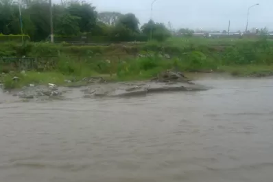 La lluvia volvió a anegar las calles de la ciudad