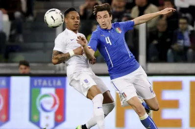 Italia e Inglaterra empataron y Holanda le ganó a España